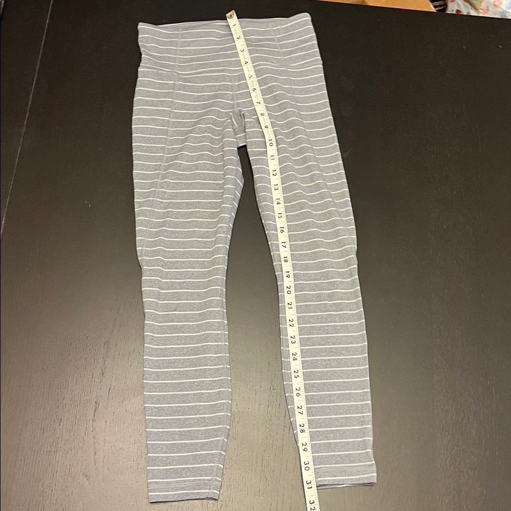 EUC Women’s Athleta XS Stripe Salutation 7/8 Tight - Picture 7 of 8